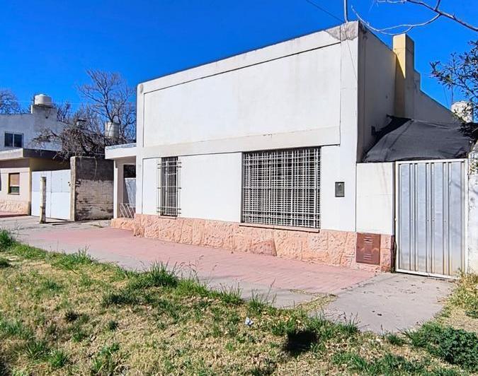 Casa · 100m² · 5 Ambientes · 1 Cochera