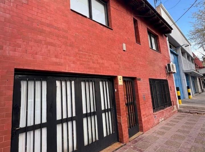 Casa · 320m² · 10 Ambientes · 1 Cochera