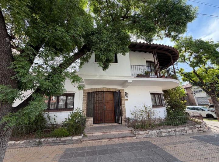 Casa · 259m² · 7 Ambientes · 1 Cochera