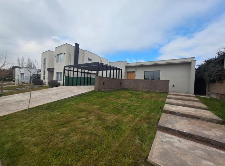 Casa · 203m² · 1 Ambiente