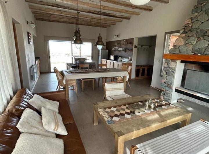 Casa · 190m² · 4 Ambientes · 1 Cochera
