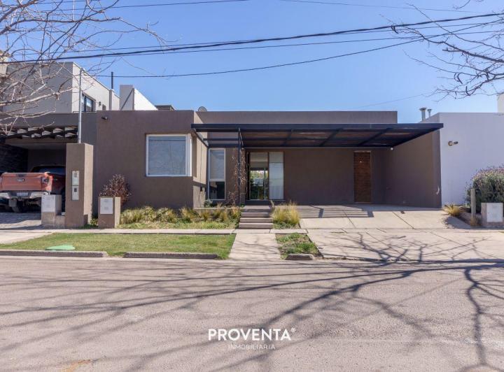 Casa · 124m² · 4 Ambientes · 2 Cocheras