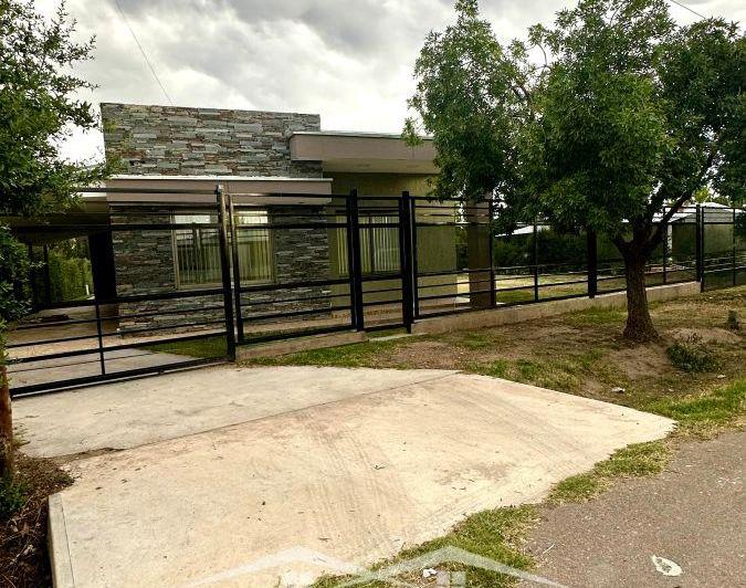 Casa · 180m² · 5 Ambientes · 1 Cochera