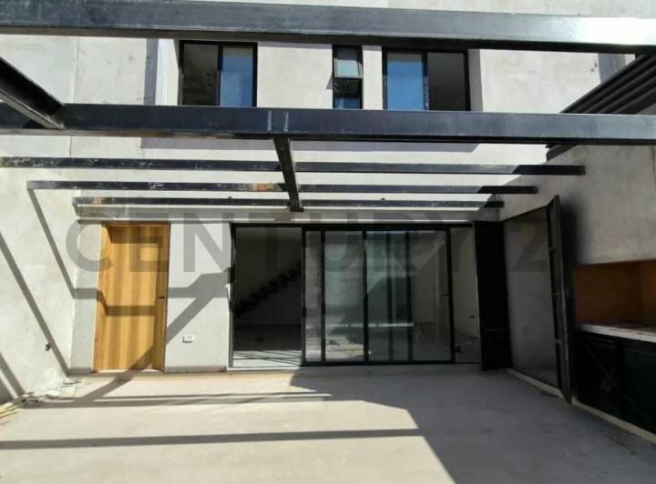 Casa · 90m² · 3 Ambientes · 2 Cocheras