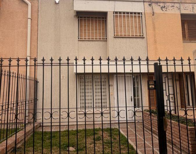Casa · 109m² · 5 Ambientes · 1 Cochera