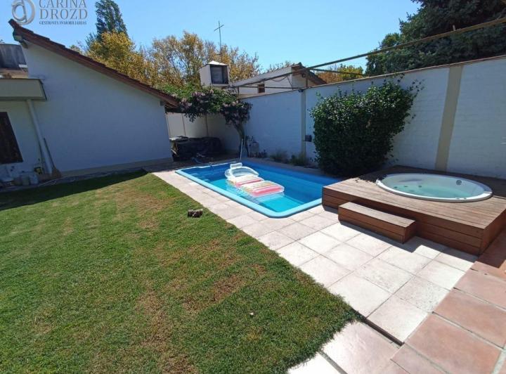 Casa · 195m² · 7 Ambientes · 2 Cocheras