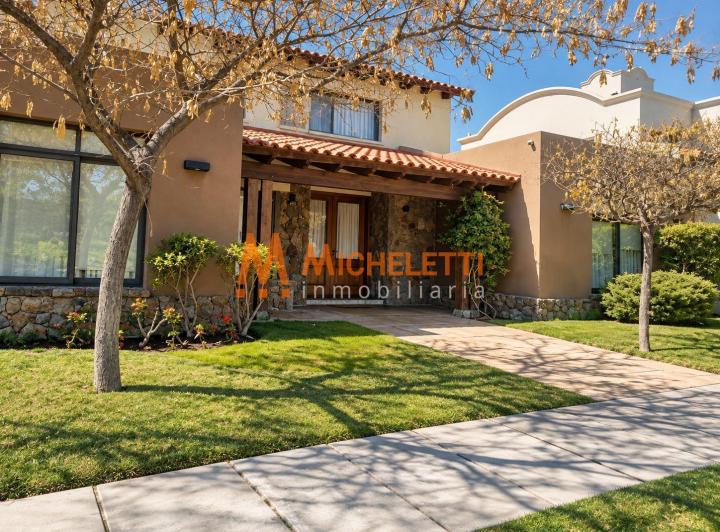 Casa · 349m² · 10 Ambientes · 3 Cocheras