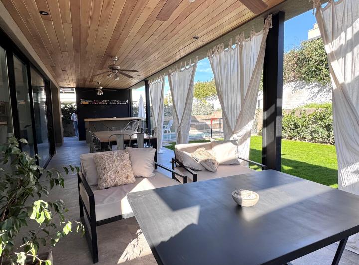 Casa · 350m² · 5 Ambientes · 2 Cocheras