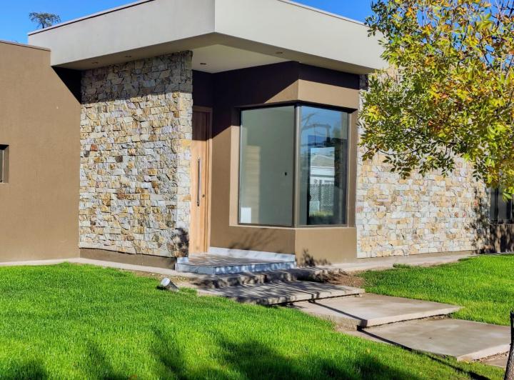 Casa · 165m² · 5 Ambientes · 1 Cochera
