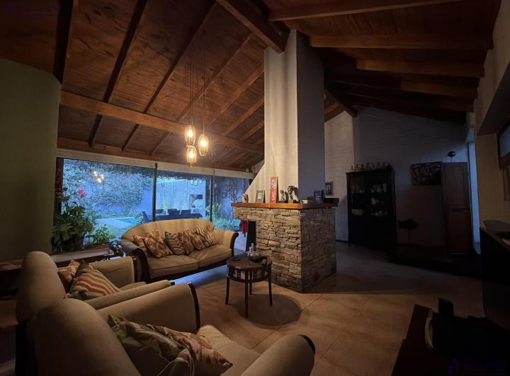 Casa · 230m² · 7 Ambientes · 2 Cocheras