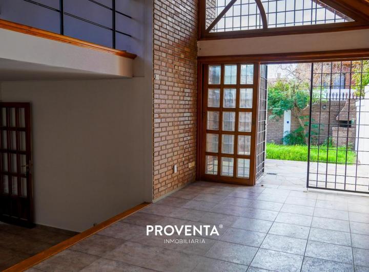 Casa · 178m² · 6 Ambientes · 2 Cocheras