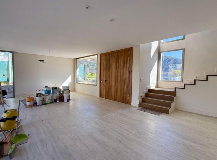Casa · 360m² · 3 Ambientes · 2 Cocheras