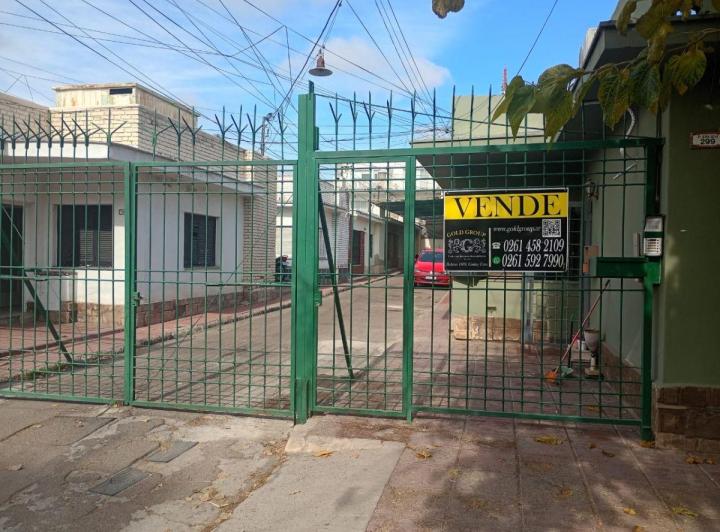 Casa · 163m² · 7 Ambientes · 1 Cochera