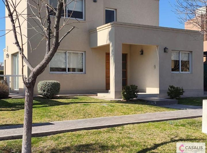 Casa · 190m² · 6 Ambientes · 1 Cochera