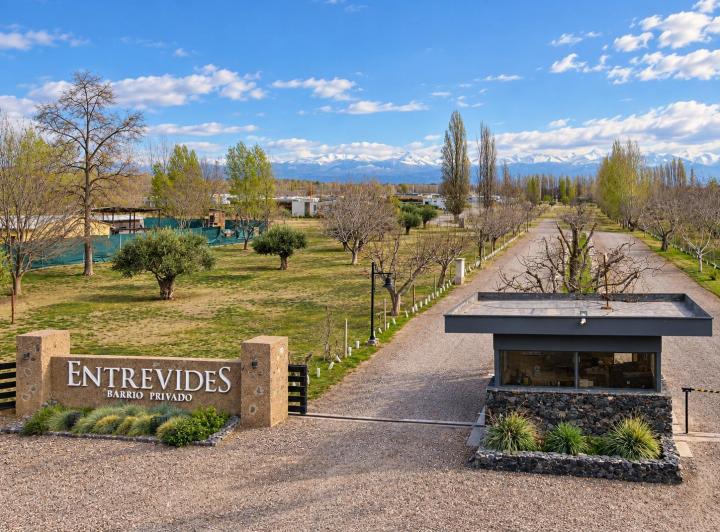 Terreno · 1054m²