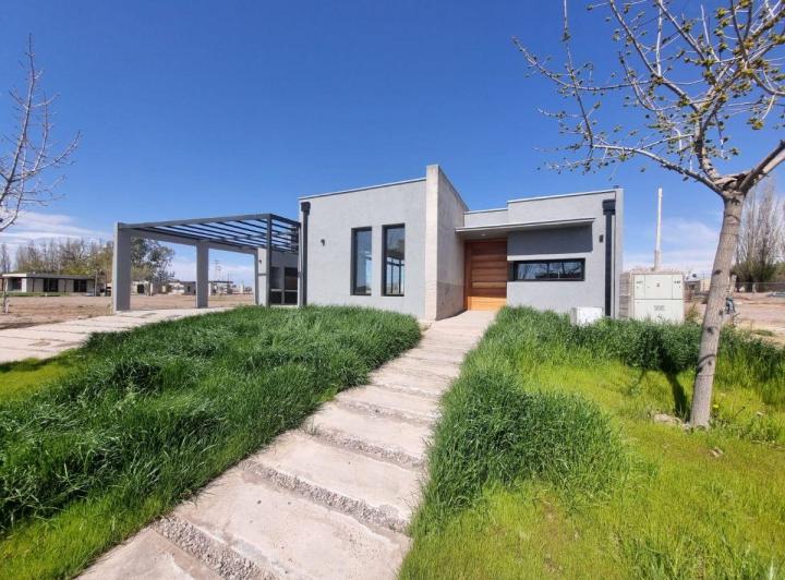 Casa · 160m² · 5 Ambientes · 2 Cocheras