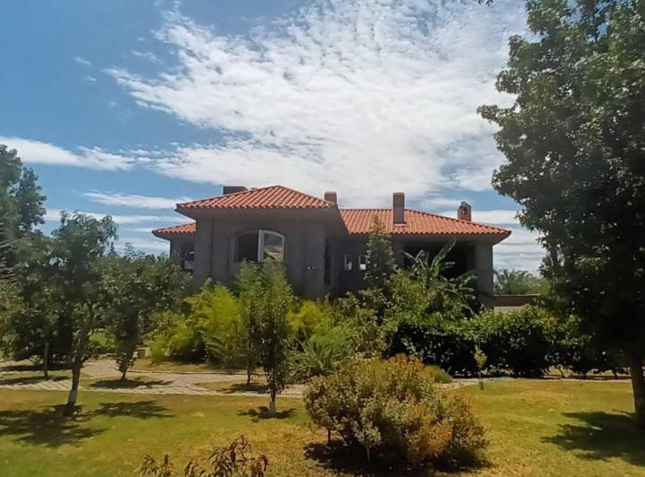 Casa · 854m² · 5 Ambientes · 3 Cocheras
