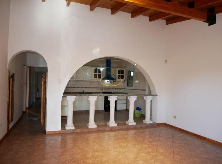 Casa · 260m² · 10 Ambientes · 3 Cocheras
