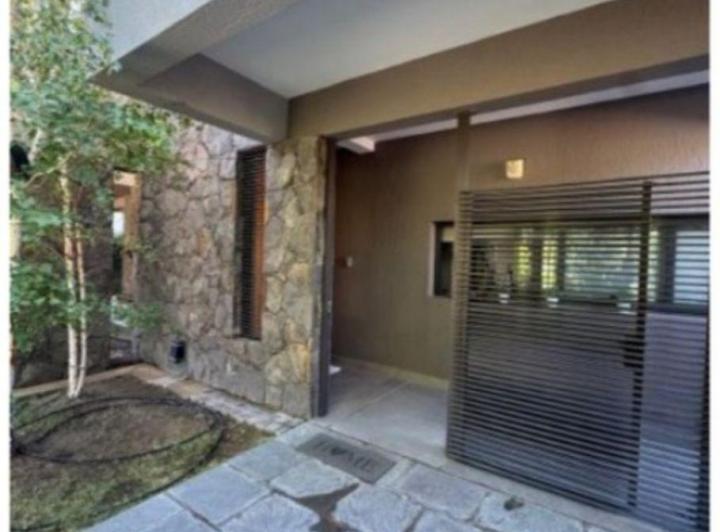 Casa · 236m² · 6 Ambientes · 2 Cocheras