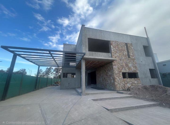 Casa · 281m² · 7 Ambientes · 2 Cocheras