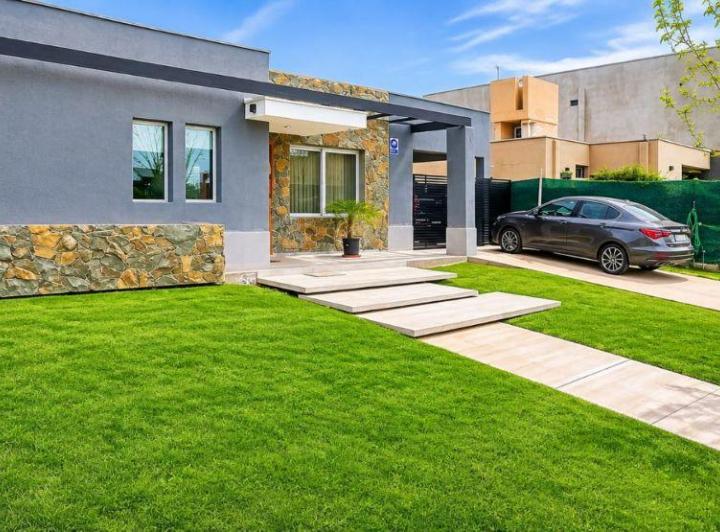 Casa · 191m² · 5 Ambientes · 2 Cocheras