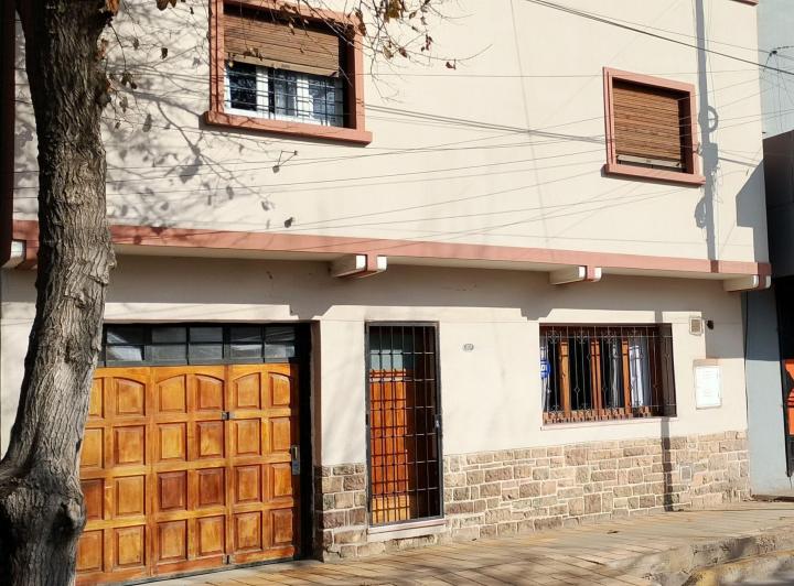 Casa · 258m² · 8 Ambientes · 6 Cocheras