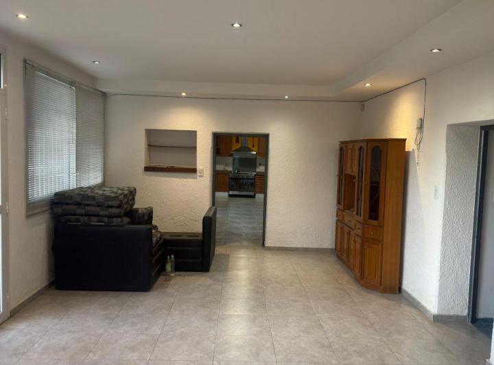 Casa · 470m² · 4 Ambientes · 1 Cochera