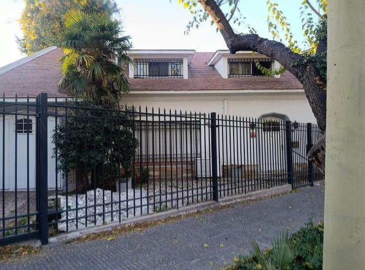 Casa · 271m² · 4 Dormitorios · 2 Cocheras