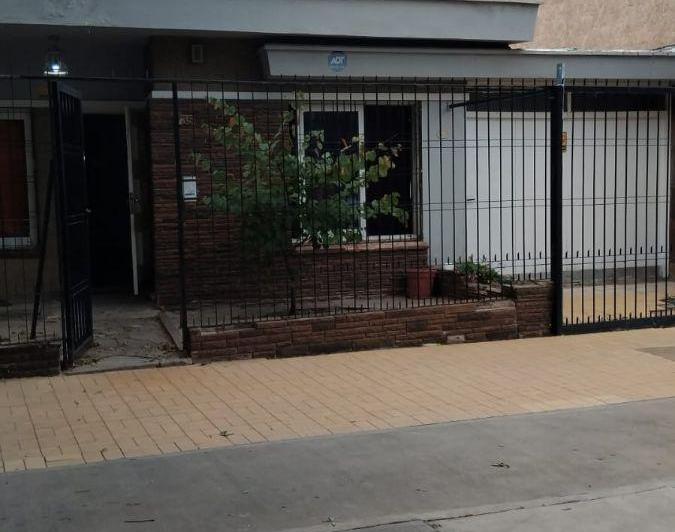 Casa · 206m² · 9 Ambientes · 1 Cochera