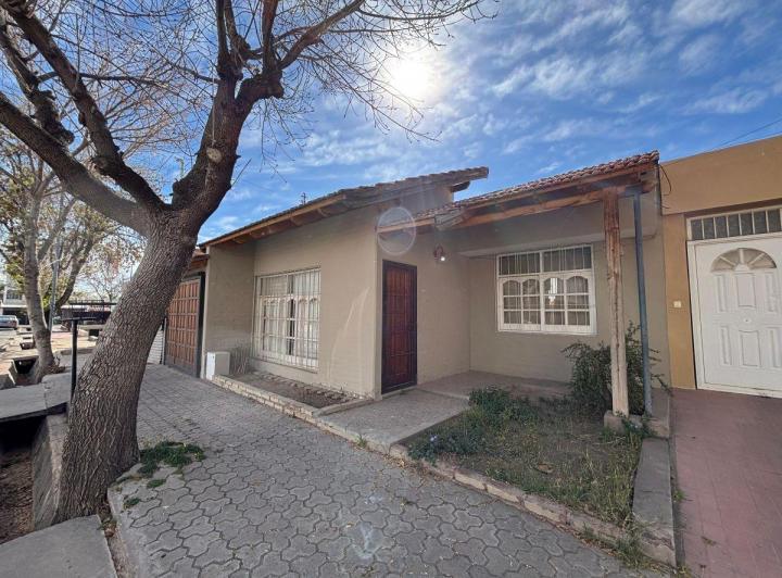 Casa · 178m² · 7 Ambientes · 2 Cocheras