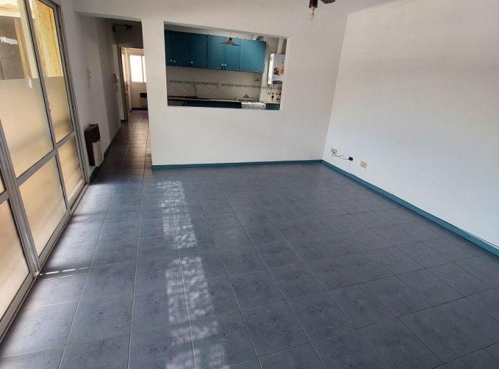 Departamento · 72m² · 8 Ambientes · 1 Cochera