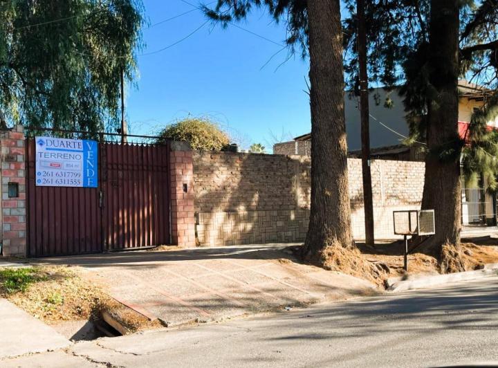 Terreno · 854m²