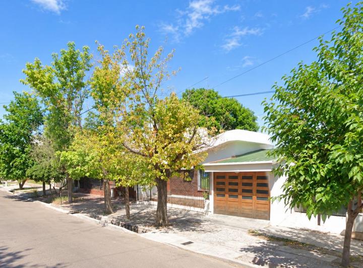 Casa · 135m² · 6 Ambientes · 1 Cochera