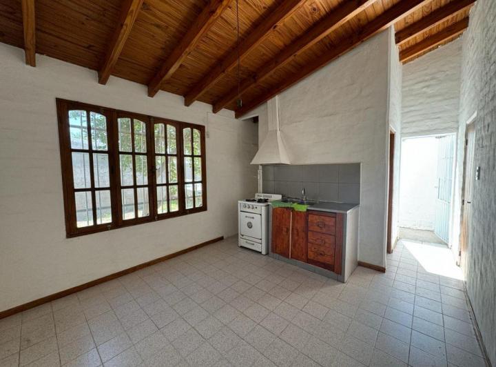 Casa · 238m² · 6 Ambientes · 4 Cocheras