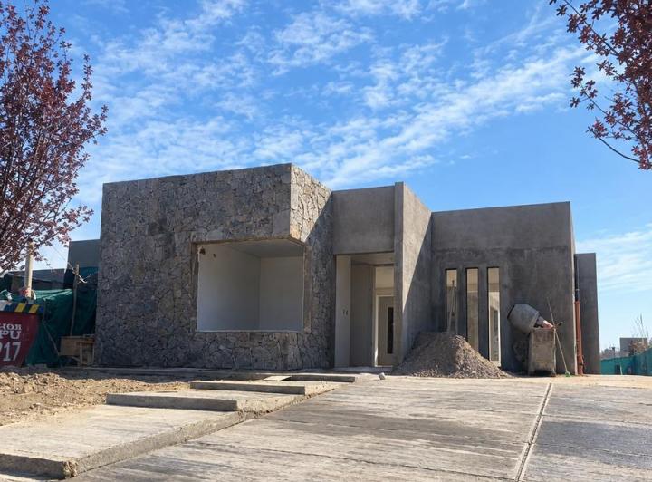 Casa · 170m² · 6 Ambientes · 2 Cocheras