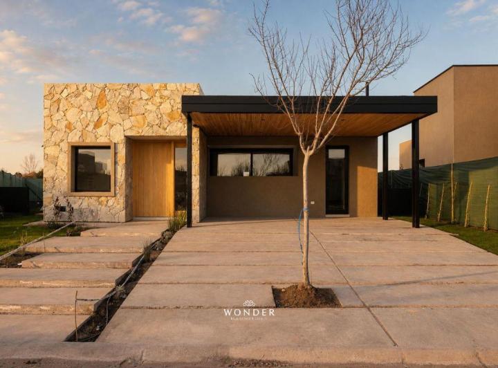 Casa · 237m² · 4 Ambientes · 2 Cocheras