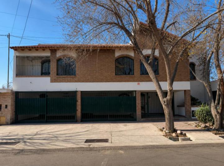 Casa · 65m² · 5 Ambientes · 1 Cochera