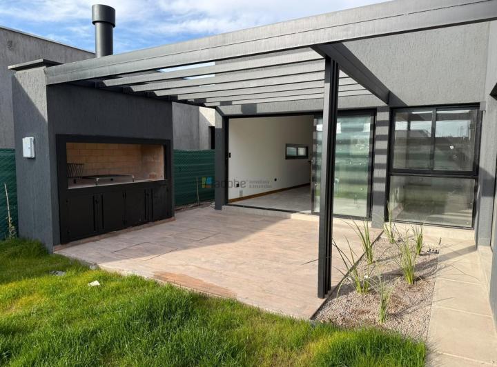 Casa · 105m² · 3 Ambientes · 2 Cocheras