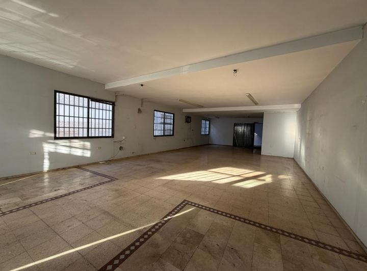 Local comercial · 100m² · 5 Cocheras