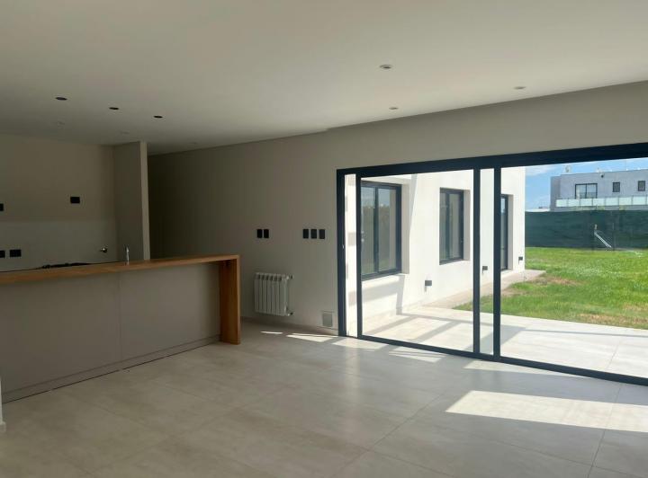 Casa · 130m² · 3 Dormitorios · 2 Cocheras