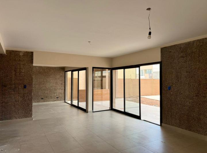 Casa · 229m² · 3 Dormitorios · 2 Cocheras