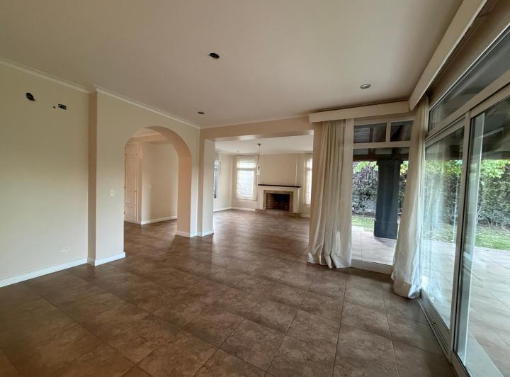 Casa · 344m² · 3 Dormitorios · 2 Cocheras