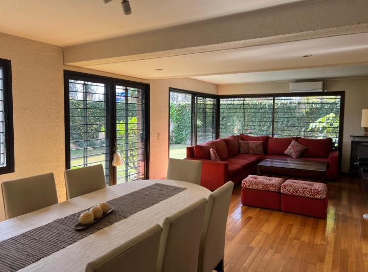 Casa · 227m² · 4 Dormitorios · 2 Cocheras