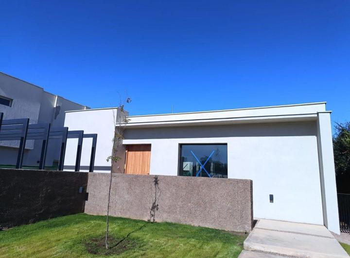 Casa · 180m² · 5 Ambientes · 2 Cocheras