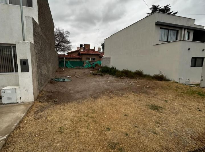 Terreno · 212m²