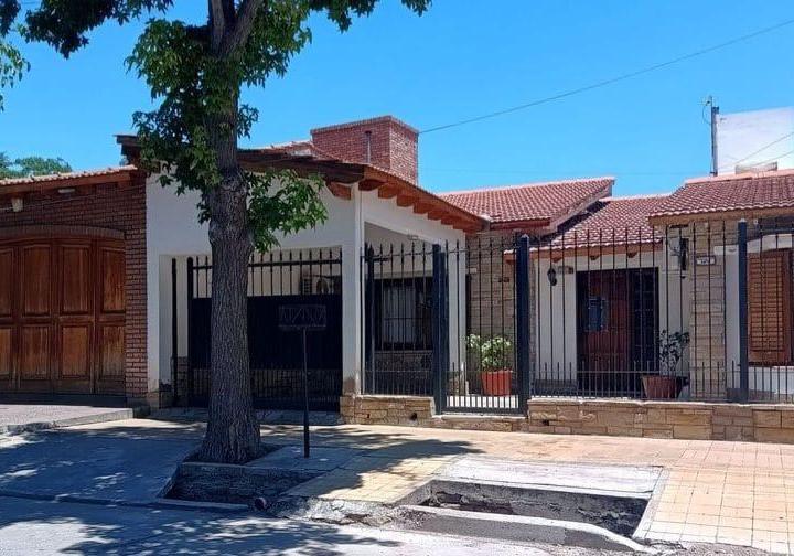 Casa · 124m² · 6 Ambientes · 1 Cochera