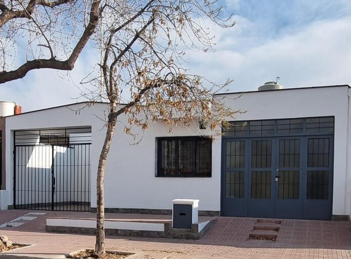 Casa · 90m² · 5 Ambientes · 1 Cochera