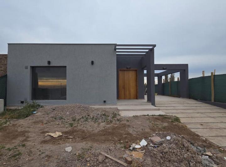 Casa · 120m² · 5 Ambientes · 2 Cocheras