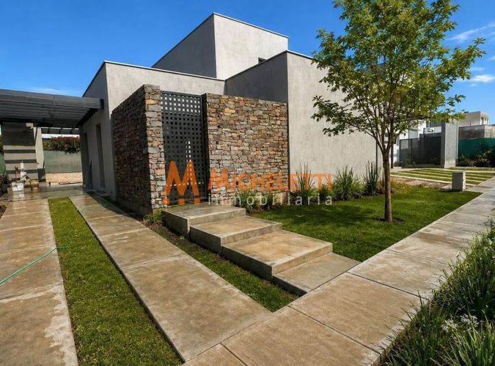 Casa · 133m² · 6 Ambientes · 2 Cocheras