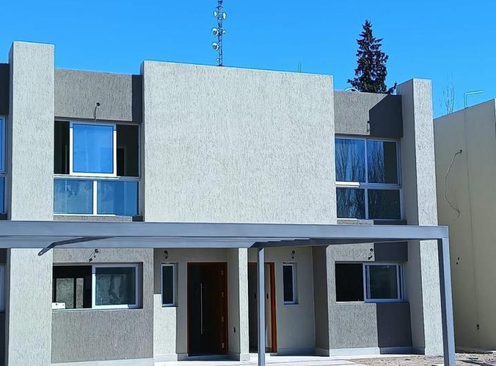 Casa · 90m² · 4 Ambientes · 1 Cochera